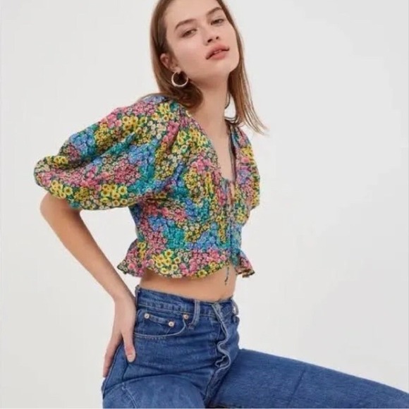 For Love & Lemons Floral Puff Sleeve Crop Top V Neck Tie Front Peplum - Picture 2 of 7